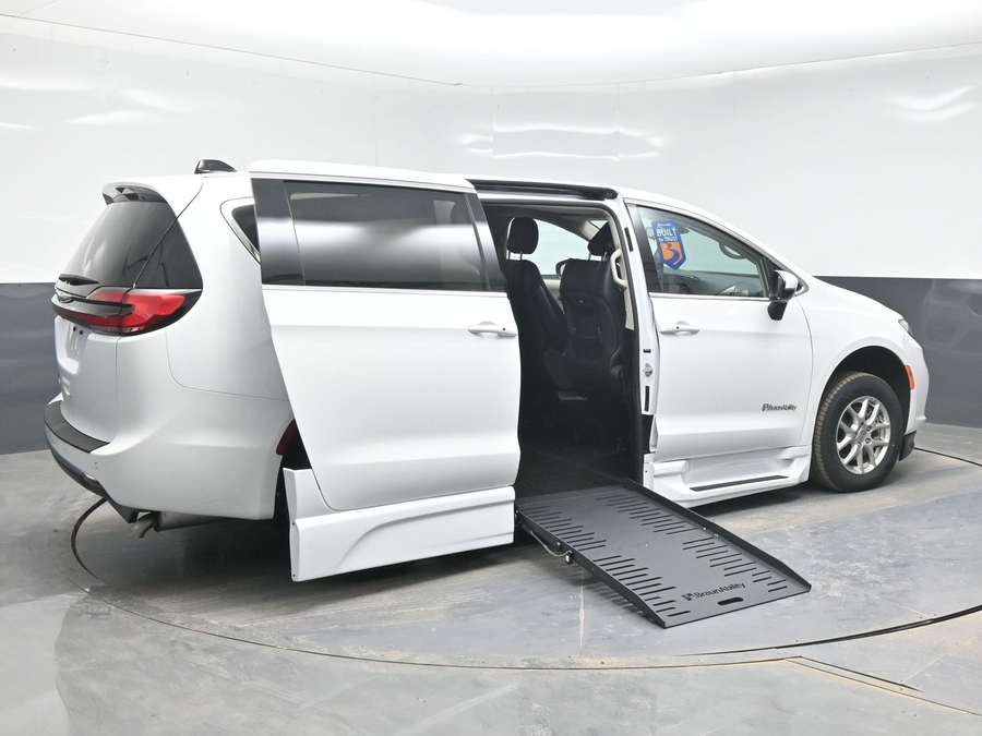 Used 2023 Chrysler Pacifica Touring L - BraunAbility Side Entry Entry Fold Out Automatic Ramp