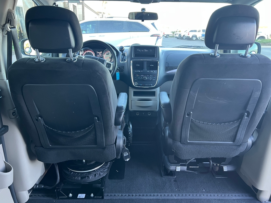 Used 2012 Dodge Grand Caravan SXT - BraunAbility Side Entry Entry Fold Out Automatic Ramp