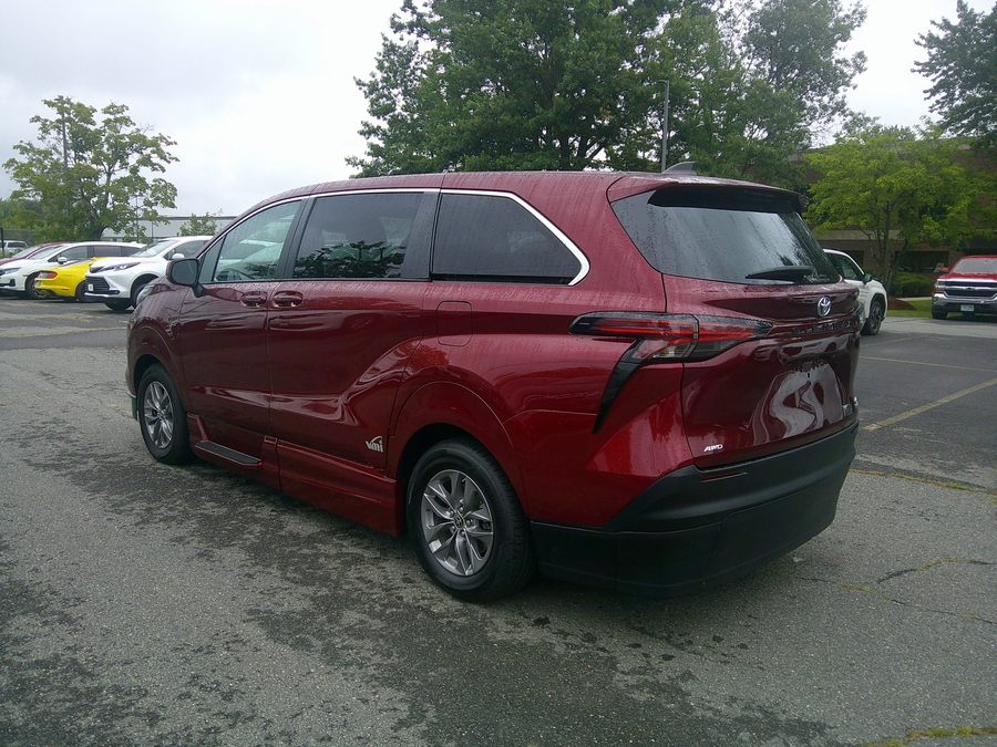 2022 Toyota Sienna LE - Photo 8