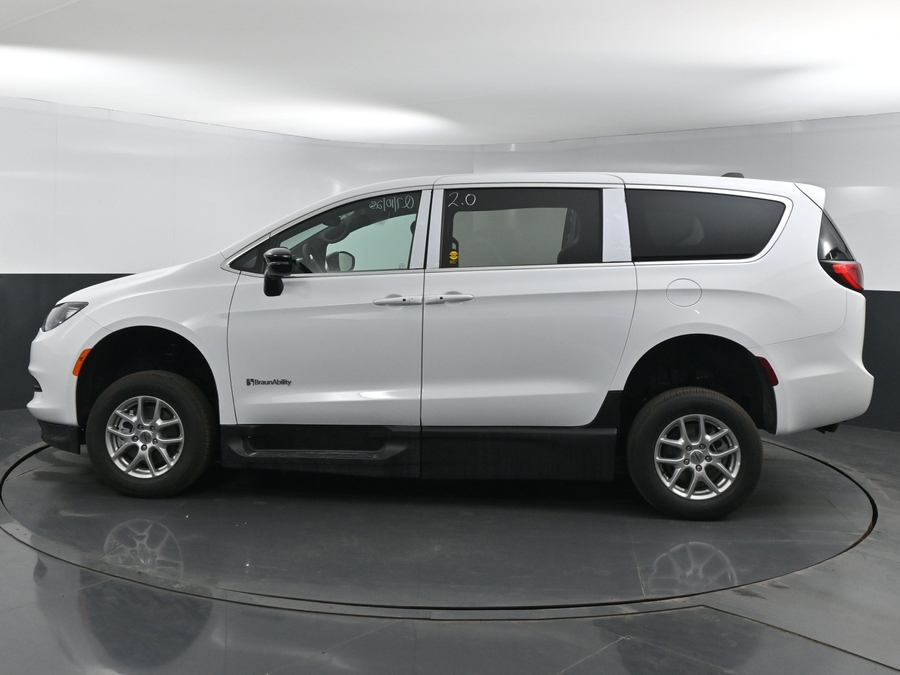 New 2025 Chrysler Voyager LX w MID ROW SEAT - BraunAbility Commercial Side Entry In Floor Manual Ramp