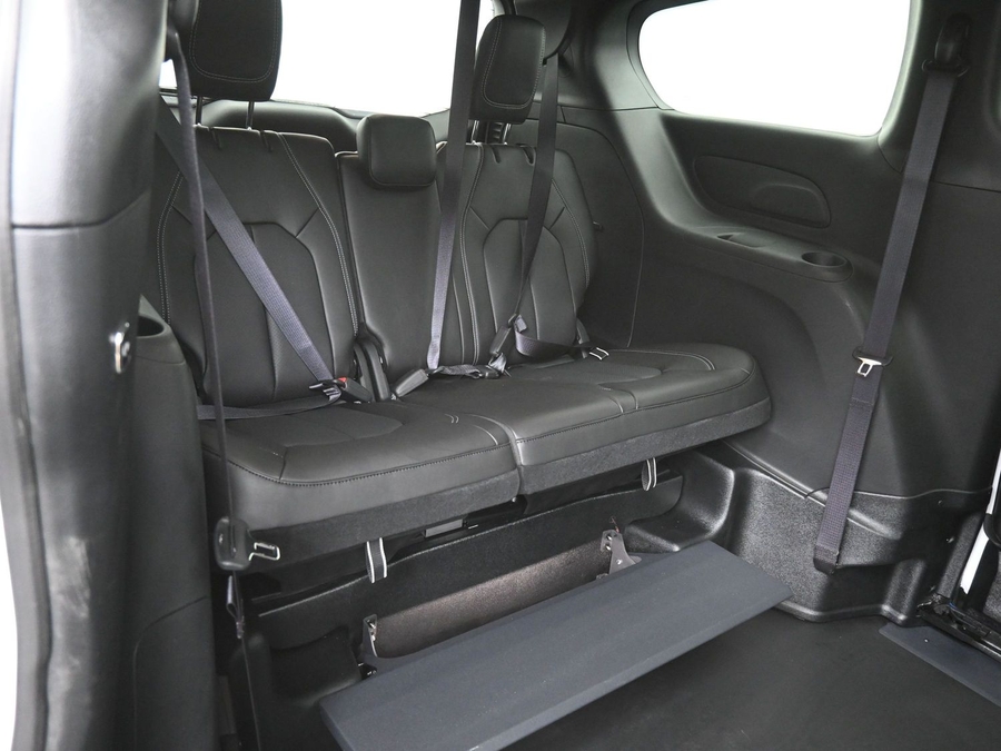 White Chrysler Pacifica image number 7