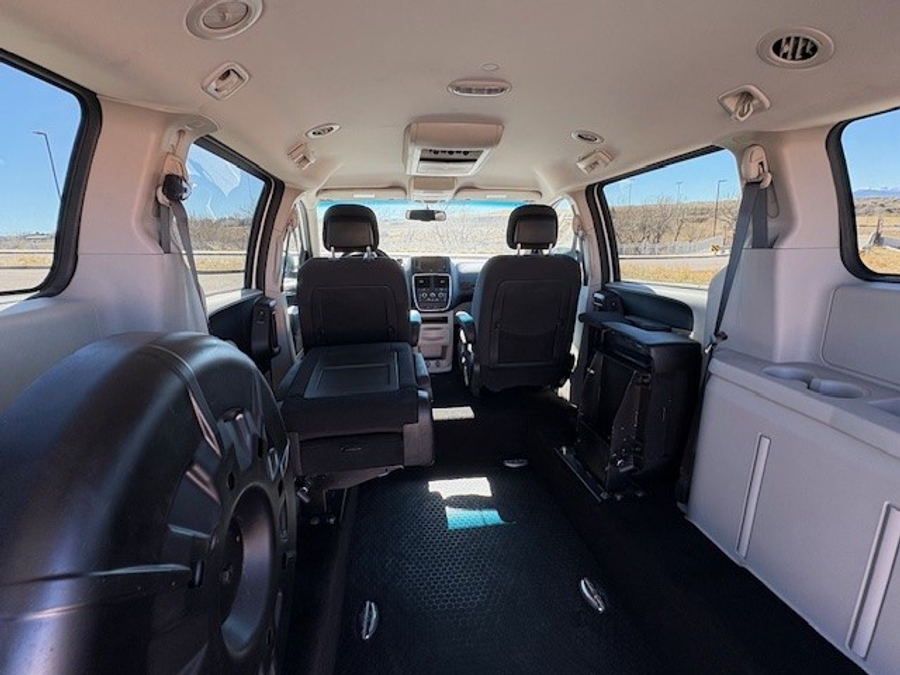 Used 2017 Dodge Grand Caravan SE - International Mobility Rear Entry Entry Fold Out Manual Ramp