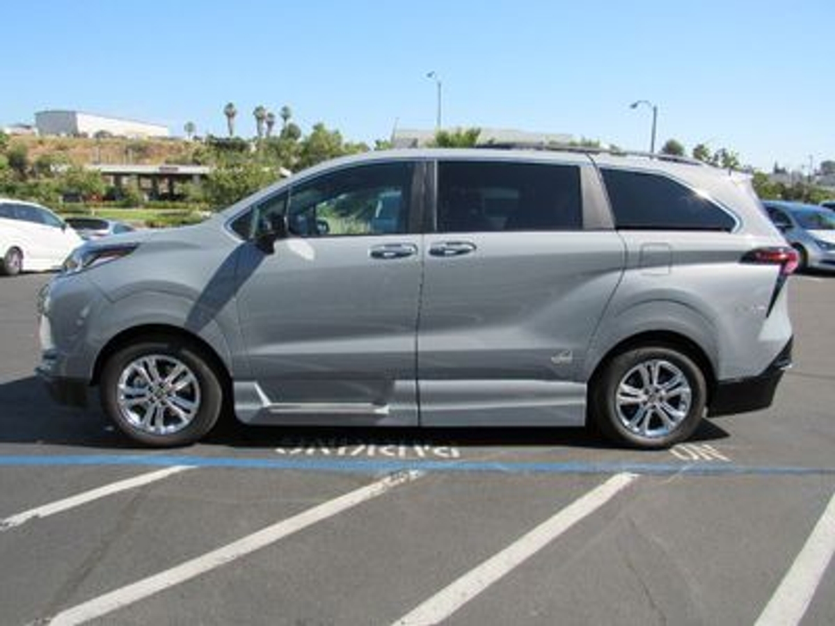 2023 TOYOTA SIENNA - Image 5
