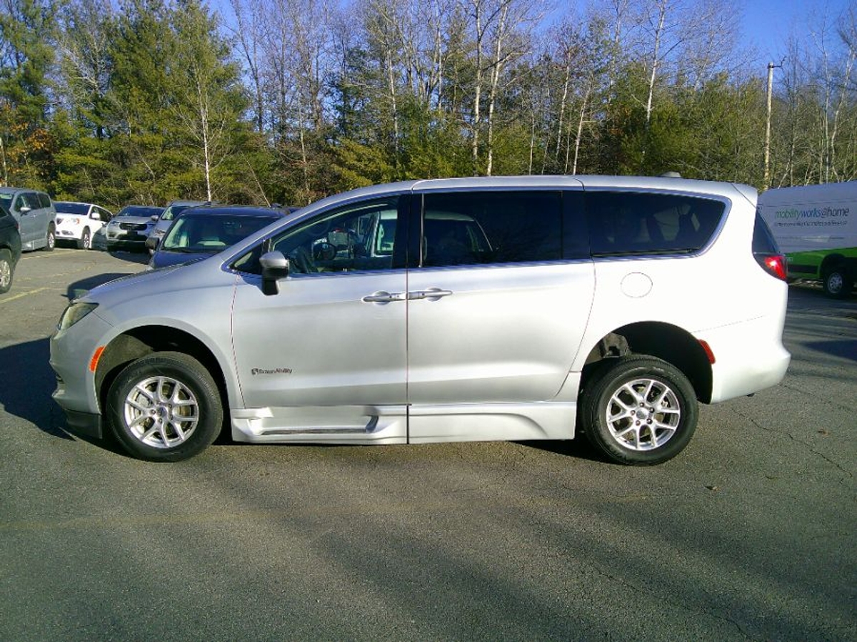 2023 CHRYSLER VOYAGER - Image 5
