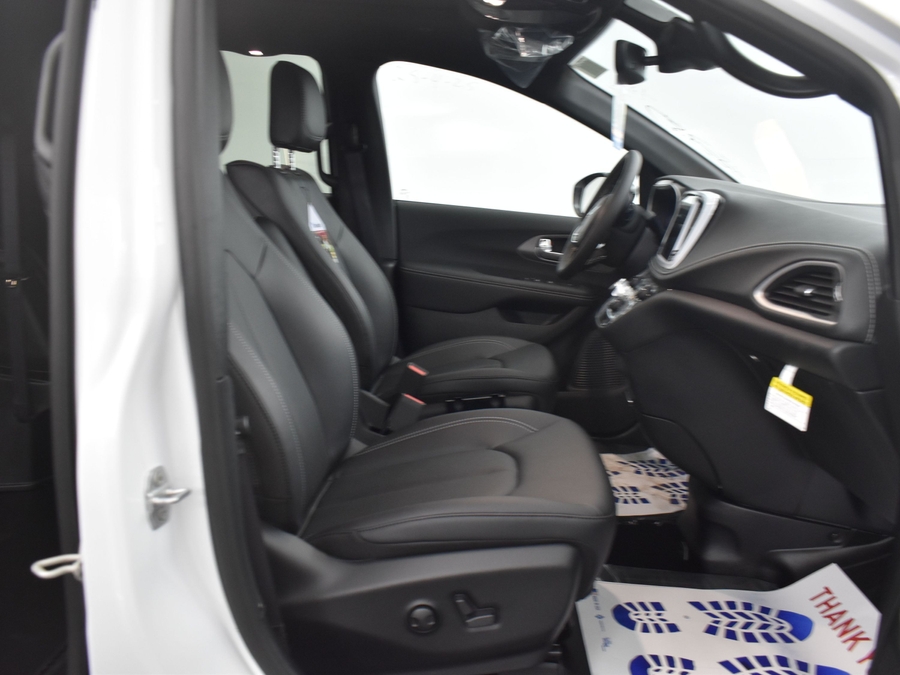 White Chrysler Pacifica image number 9