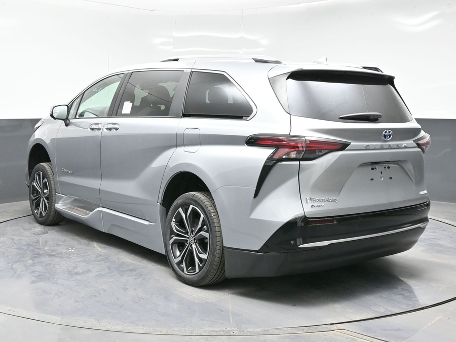 New 2025 Toyota Sienna Hybrid Platinum - BraunAbility Side Entry Entry In Floor Automatic Ramp