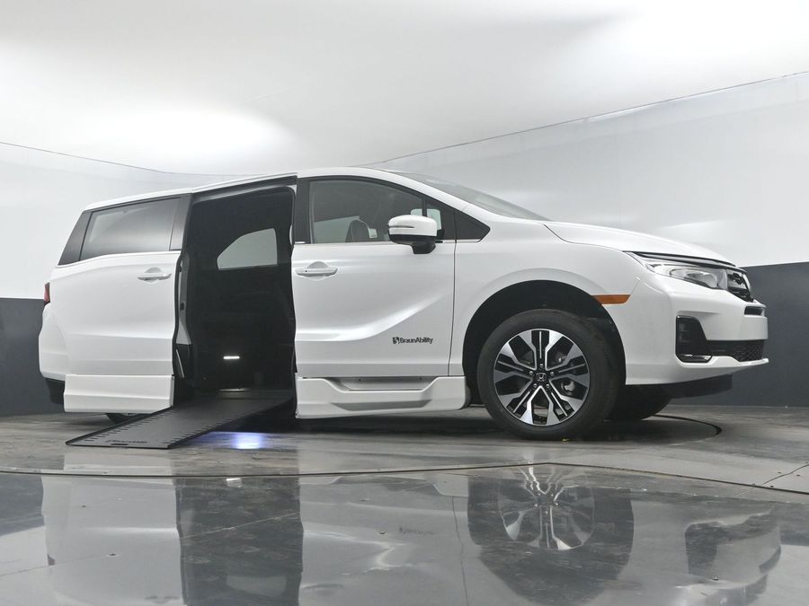 New 2025 Honda Odyssey Elite - BraunAbility Side Entry Entry In Floor Automatic Ramp