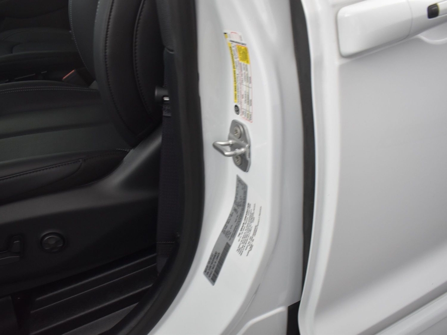 New 2025 Chrysler Pacifica Select Safety - BraunAbility Side Entry Entry Fold Out Automatic Ramp