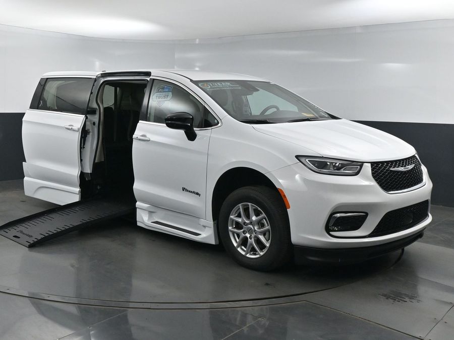 Used 2024 Chrysler Pacifica Touring L - BraunAbility Side Entry Entry Fold Out Automatic Ramp