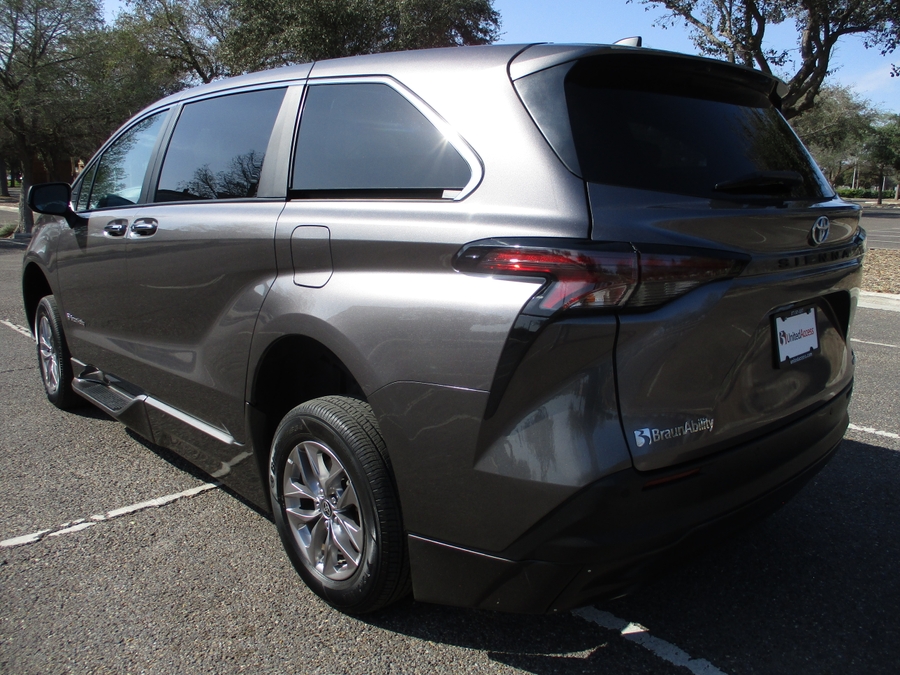 Used 2023 Toyota Sienna Hybrid XLE Base - BraunAbility Side Entry Entry In Floor Automatic Ramp