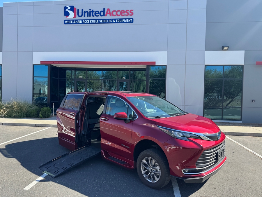 Used 2024 Toyota Sienna Hybrid XLE Base - BraunAbility Side Entry Entry Fold Out Automatic Ramp