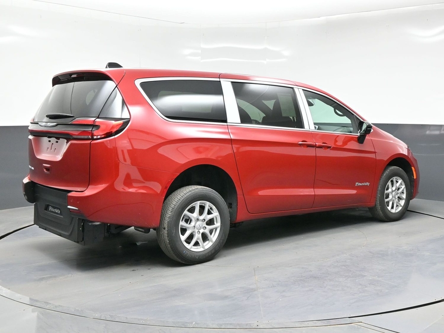 Red Chrysler Pacifica image number 3