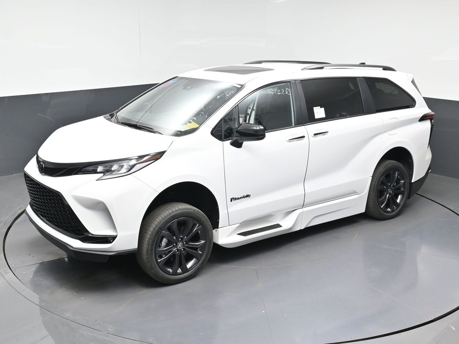 New 2026 Toyota Sienna Hybrid XSE Sport - BraunAbility Side Entry Entry Fold Out Automatic Ramp