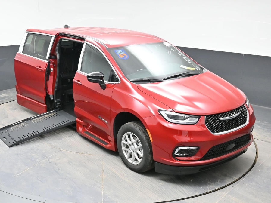 Red Chrysler Pacifica image number 19