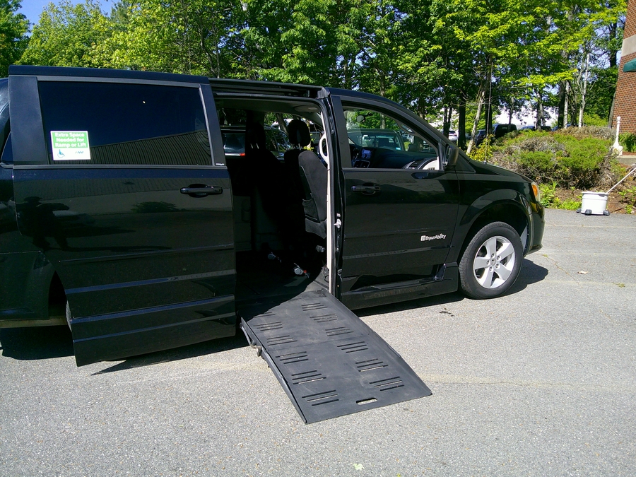 Black Dodge Grand Caravan número de imagen 3