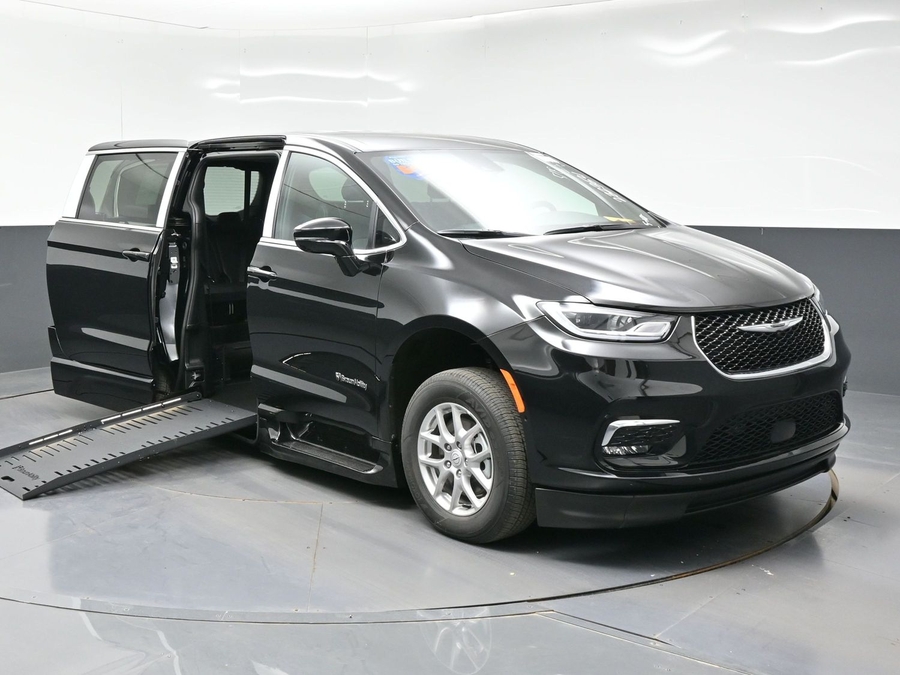 2026 Chrysler Pacifica's photo