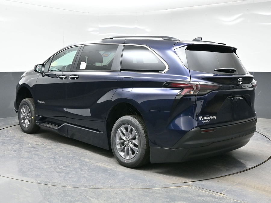New 2026 Toyota Sienna XLE Add - BraunAbility Side Entry Entry Fold Out Automatic Ramp