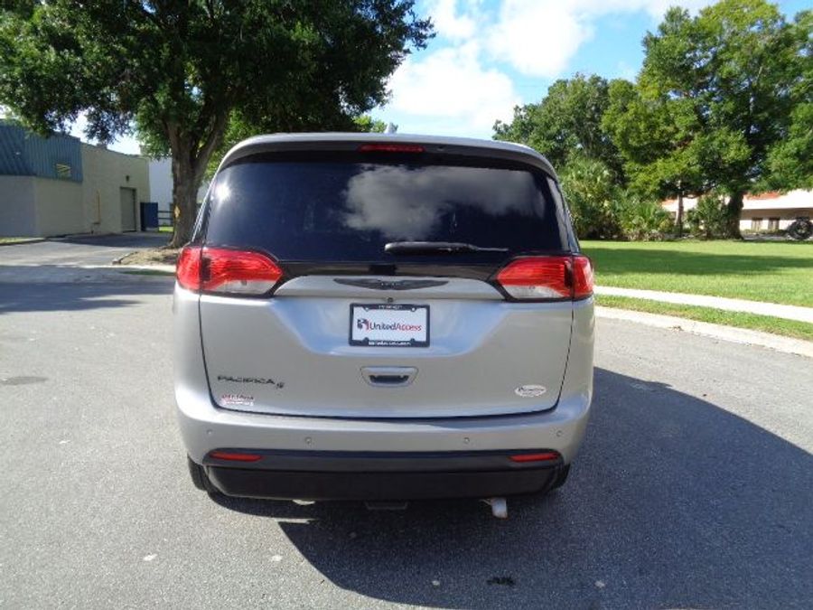 Used 2018 Chrysler Pacifica Touring L Plus - VMI Side Entry Entry In Floor Automatic Ramp