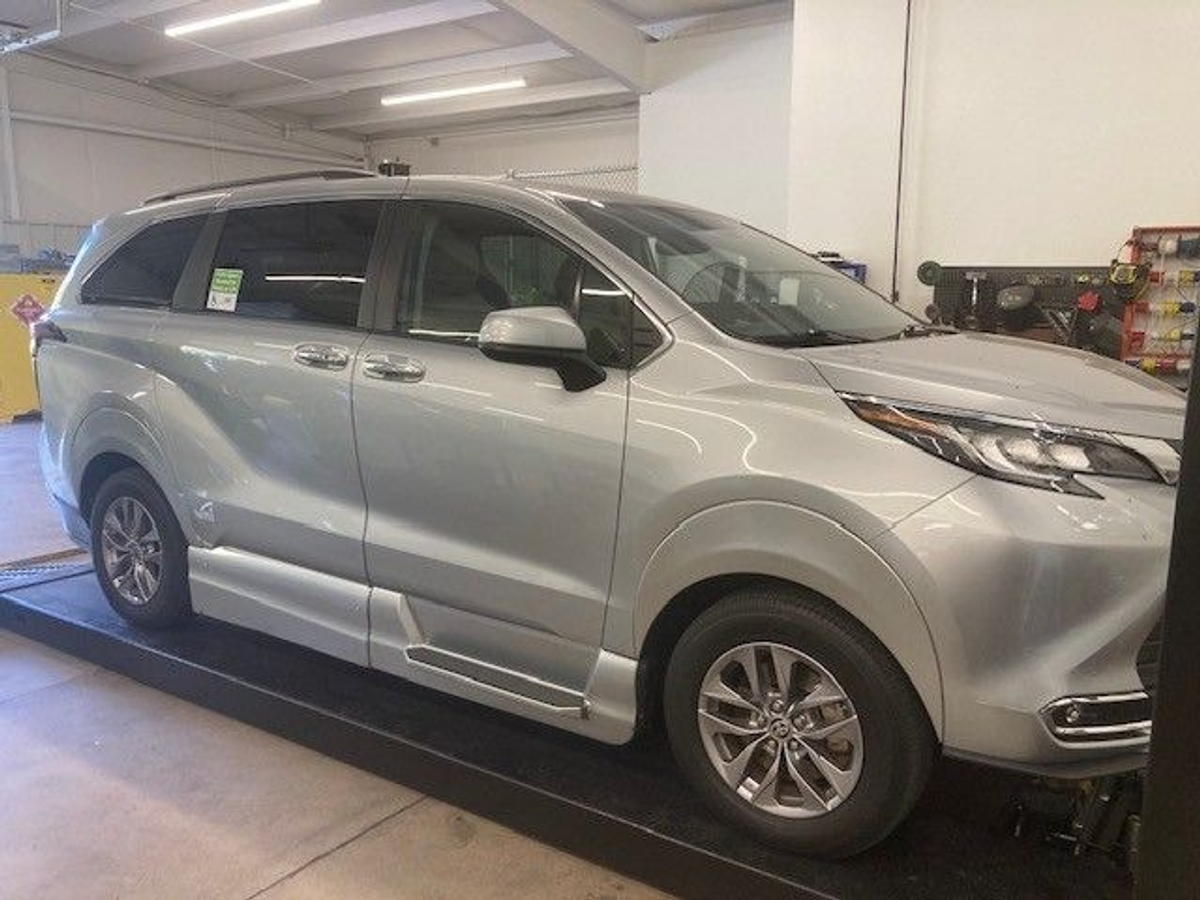 2022 TOYOTA SIENNA - Image 2