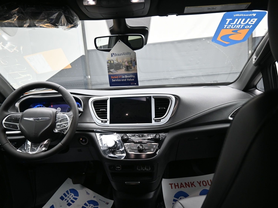 New 2025 Chrysler Pacifica Select Safety - BraunAbility Side Entry Entry Fold Out Automatic Ramp