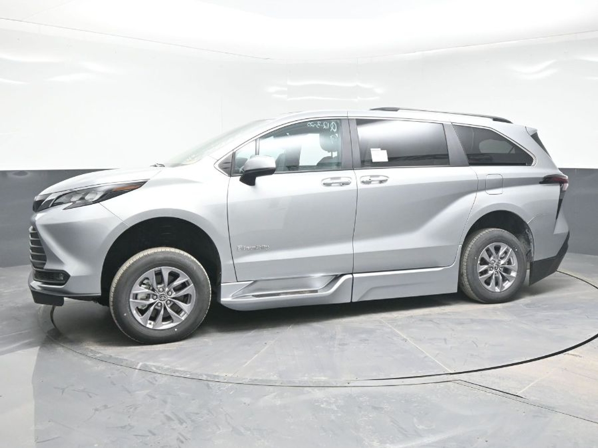 2025 TOYOTA SIENNA - Image 4