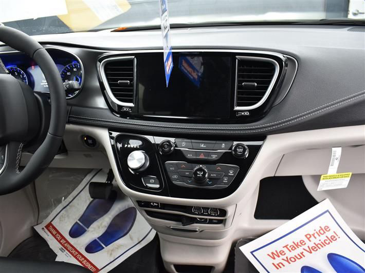 2022 CHRYSLER PACIFICA - Image 3