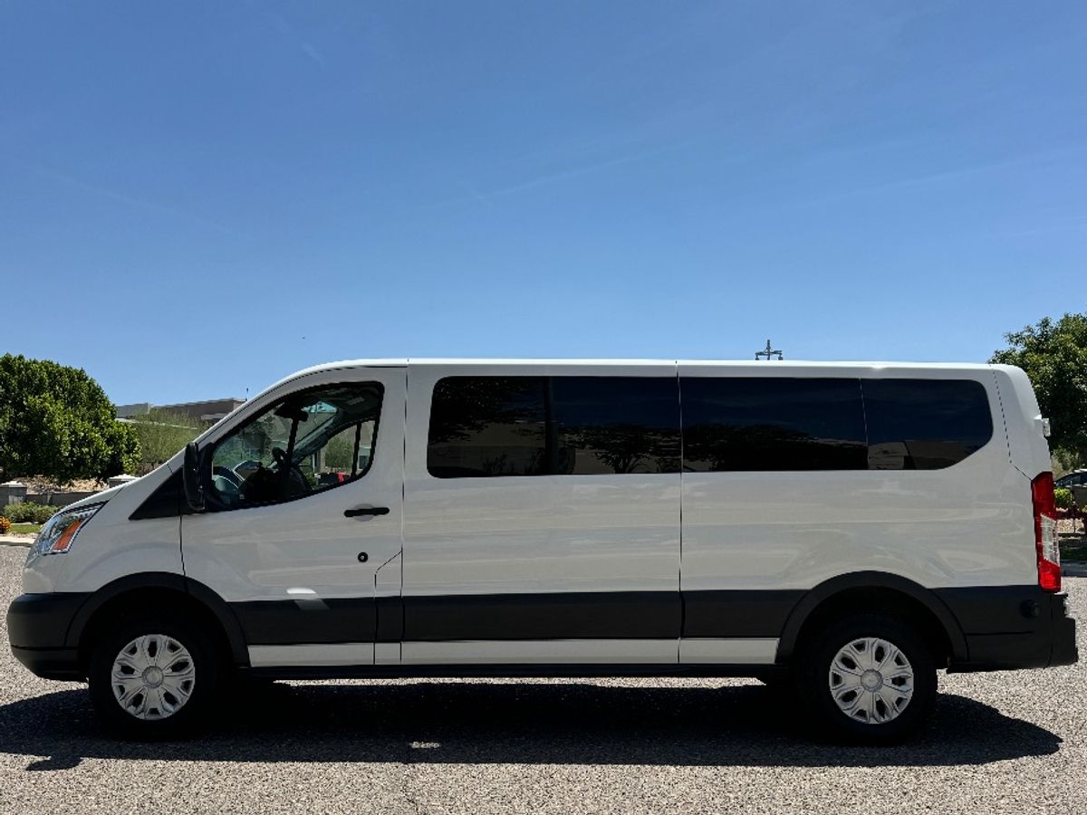 White Ford T350 image number 12