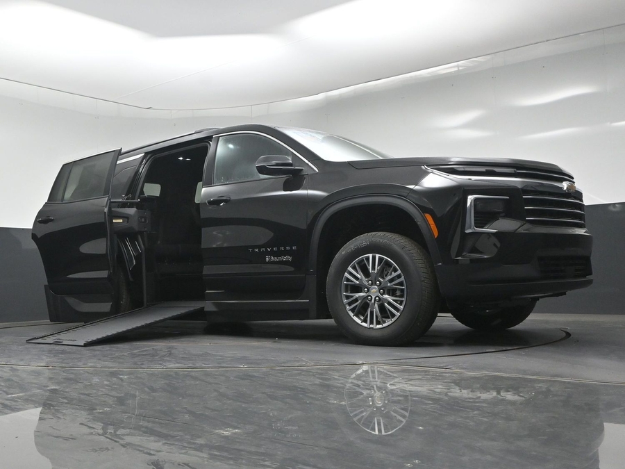 New 2027 Chevrolet Traverse 1LT - BraunAbility Side Entry In Floor Automatic Ramp