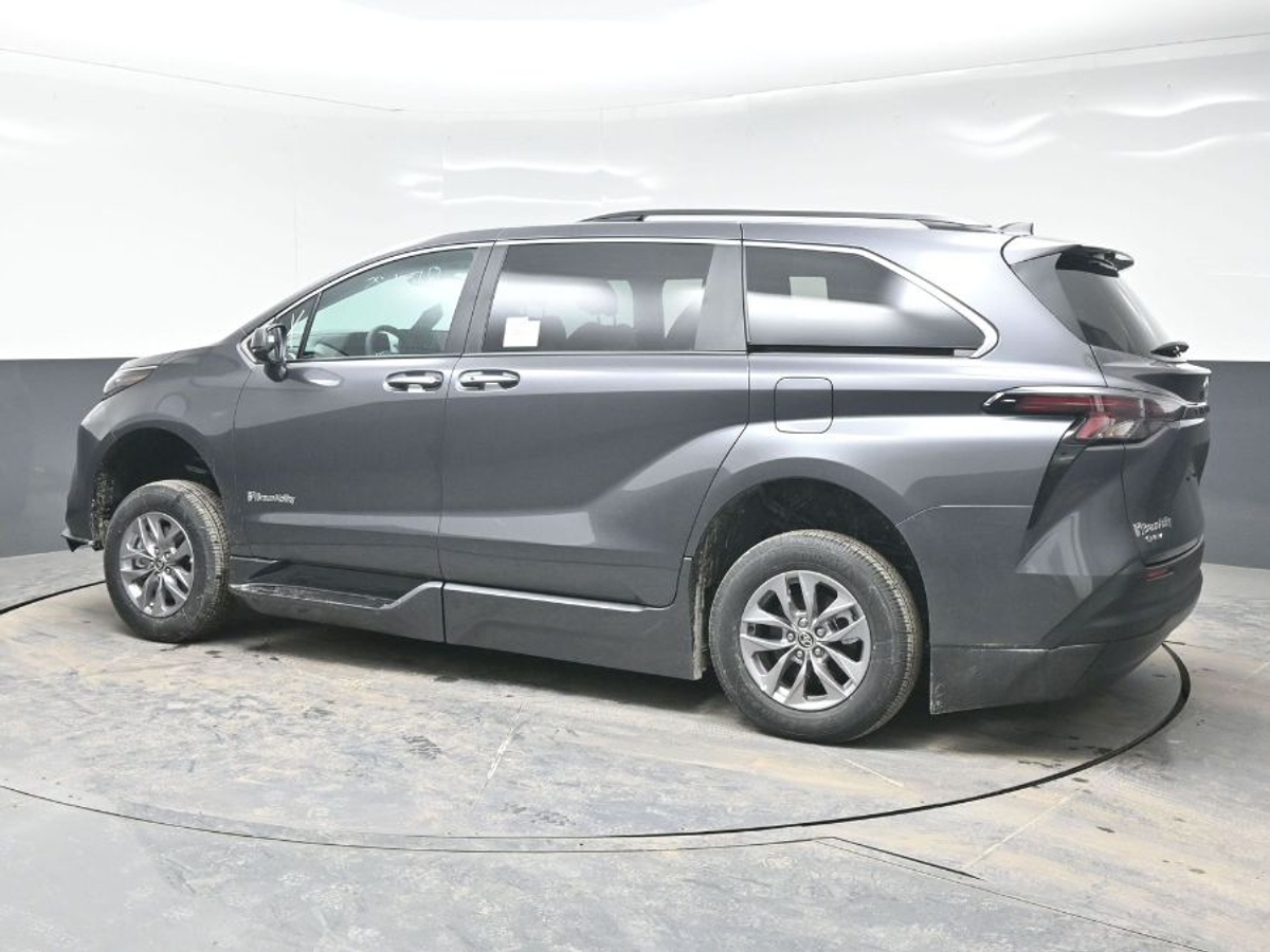 2025 TOYOTA SIENNA - Image 2