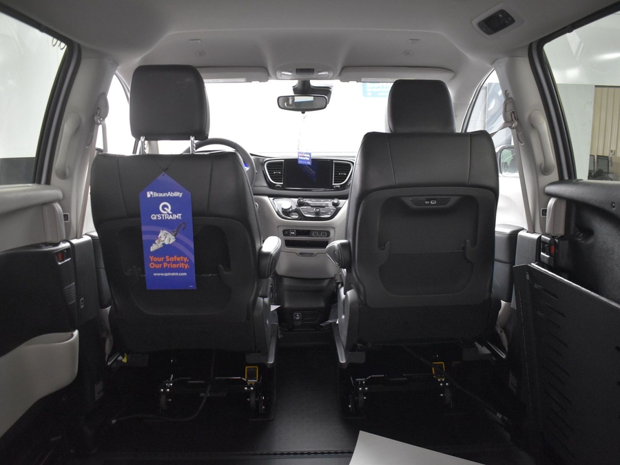 Used 2024 Chrysler Pacifica Touring L - BraunAbility Side Entry Entry Fold Out Automatic Ramp