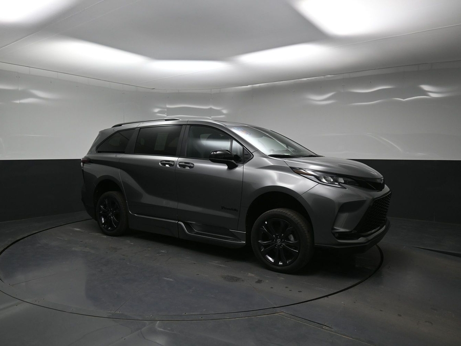 New 2026 Toyota Sienna Hybrid XSE Sport - BraunAbility Side Entry Entry Fold Out Automatic Ramp
