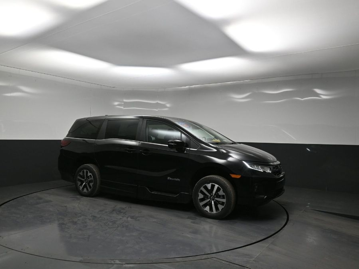 Black Honda Odyssey image number 17