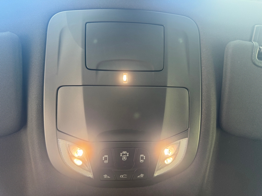 Black Chrysler Pacifica image number 15