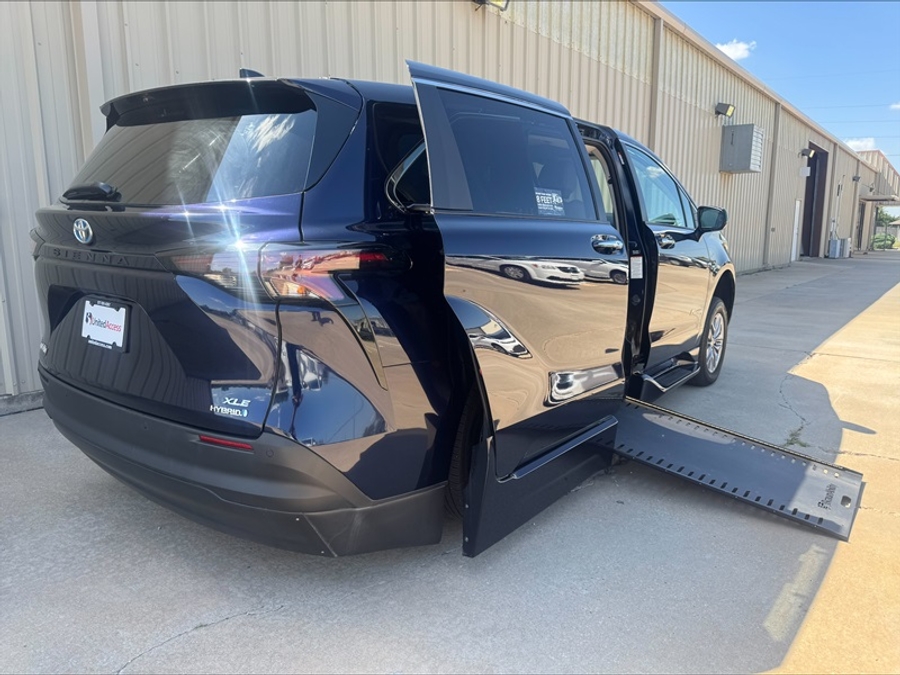 Used 2024 Toyota Sienna Hybrid XLE - BraunAbility Side Entry Entry In Floor Automatic Ramp