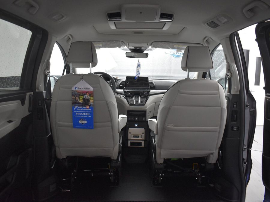 New 2025 Honda Odyssey Touring - BraunAbility Side Entry Entry In Floor Automatic Ramp