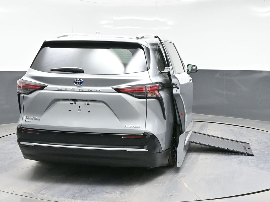 New 2025 Toyota Sienna Hybrid Platinum - BraunAbility Side Entry Entry In Floor Automatic Ramp
