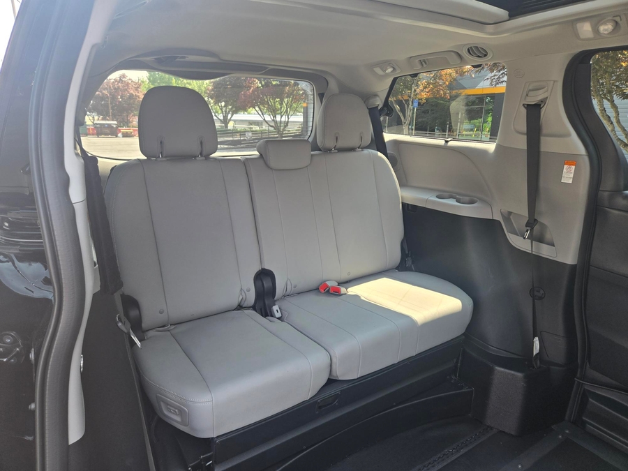 Used 2018 Toyota Sienna Limited Premium - BraunAbility Side Entry In Floor Automatic Ramp