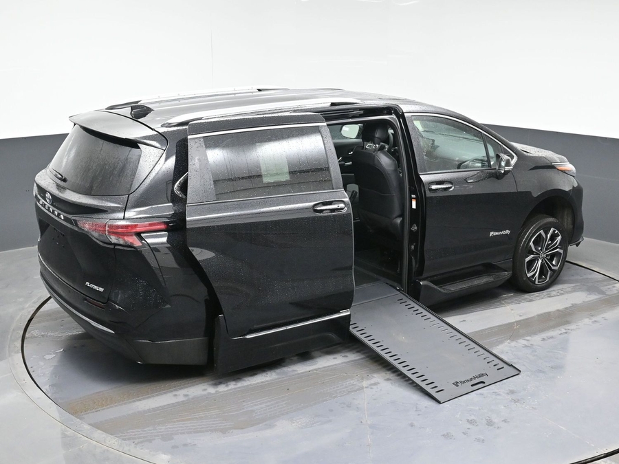 Midnight Black Metallic Toyota Sienna image number 23
