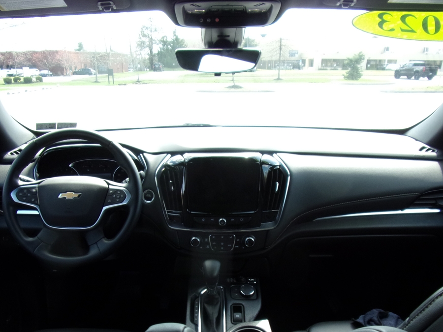 Black Chevrolet Traverse image number 8