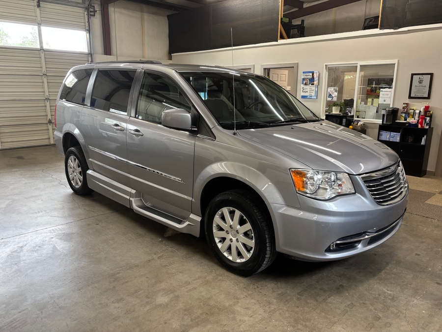Used 2016 Chrysler Town and Country Touring - VMI Side Entry Entry In Floor Automatic Ramp