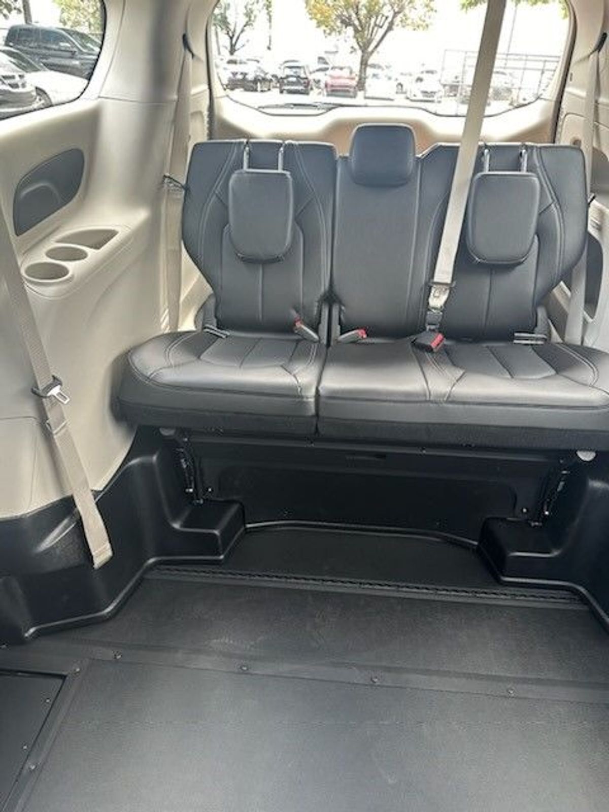 2024 Chrysler Pacifica Touring L - Photo 7