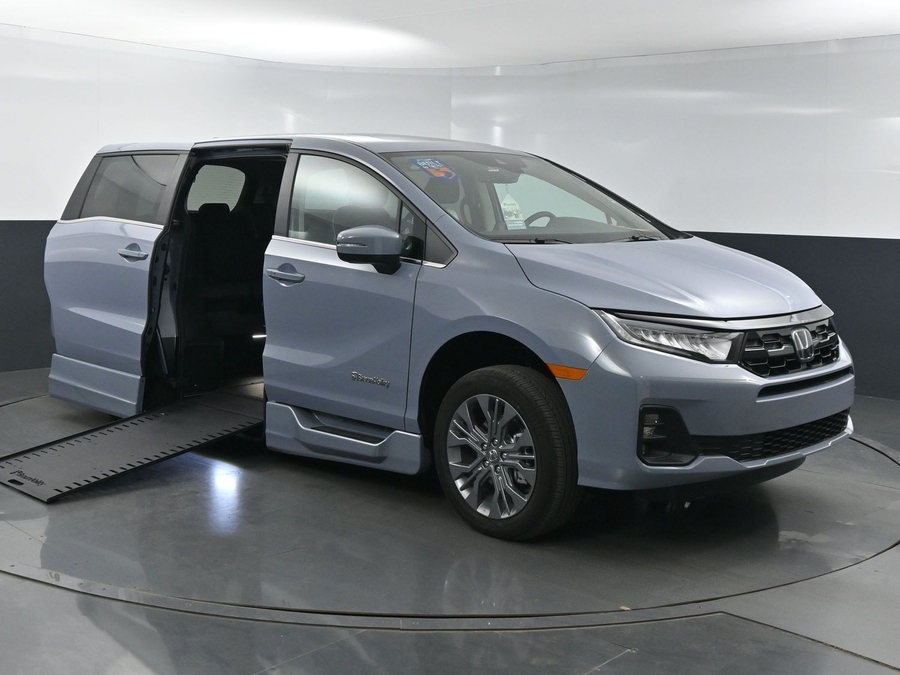 New 2025 Honda Odyssey Touring - BraunAbility Side Entry Entry In Floor Automatic Ramp
