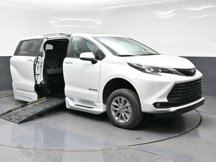 2026 Toyota Sienna's photo