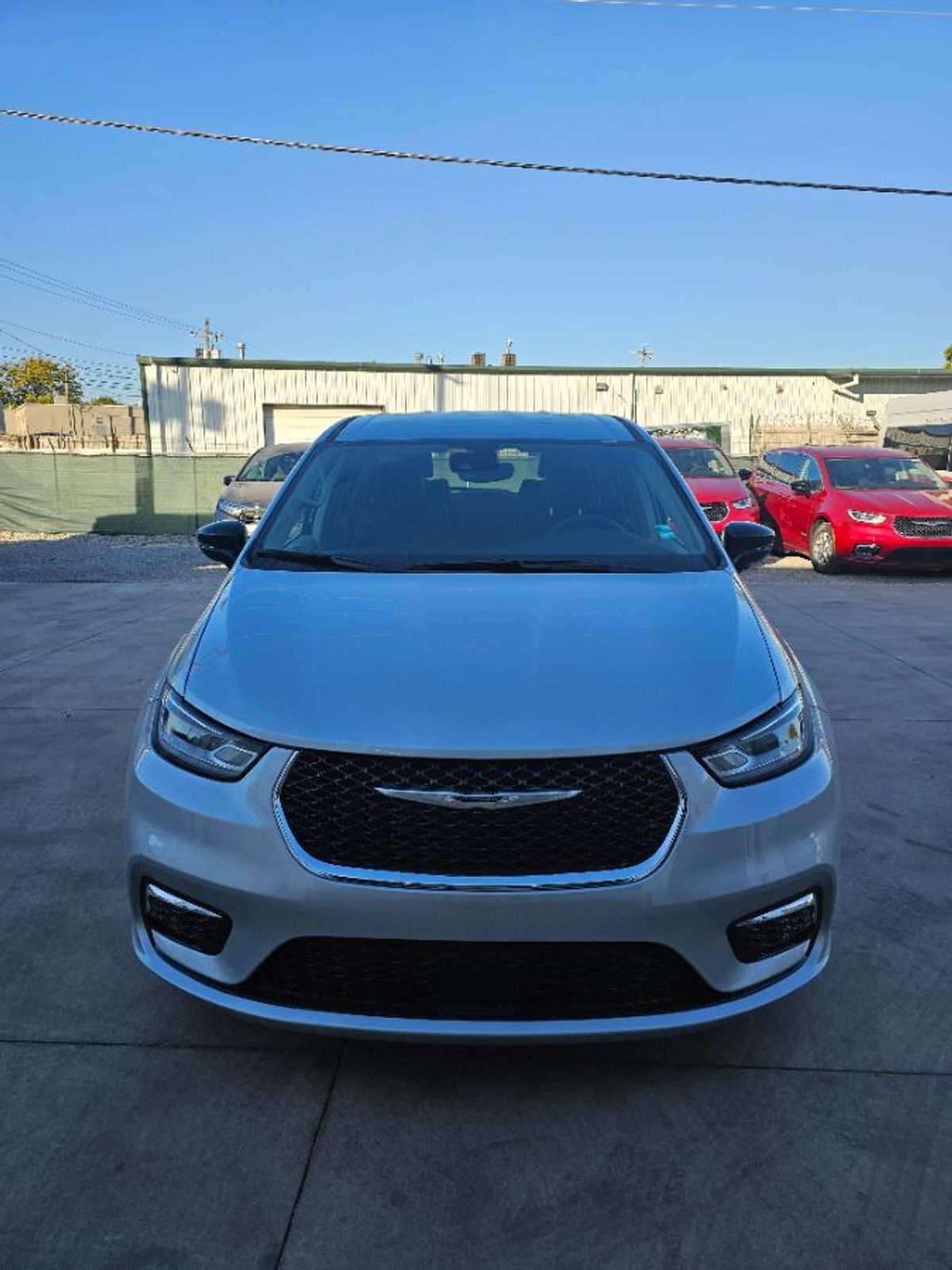 Silver Chrysler Pacifica image number 1