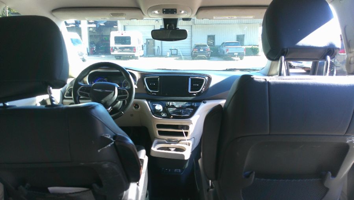 2023 CHRYSLER PACIFICA - Image 9