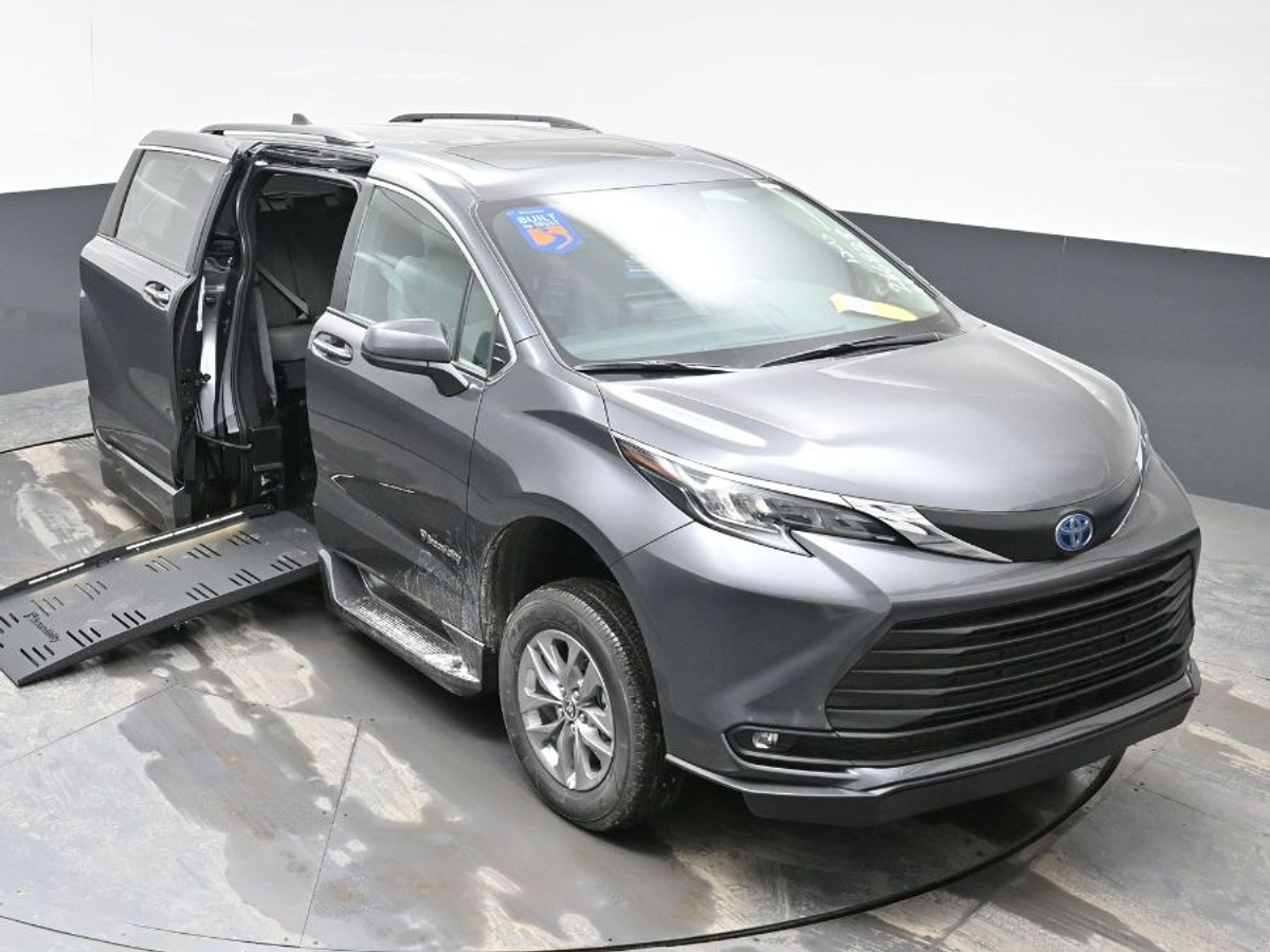 2025 TOYOTA SIENNA - Image 23