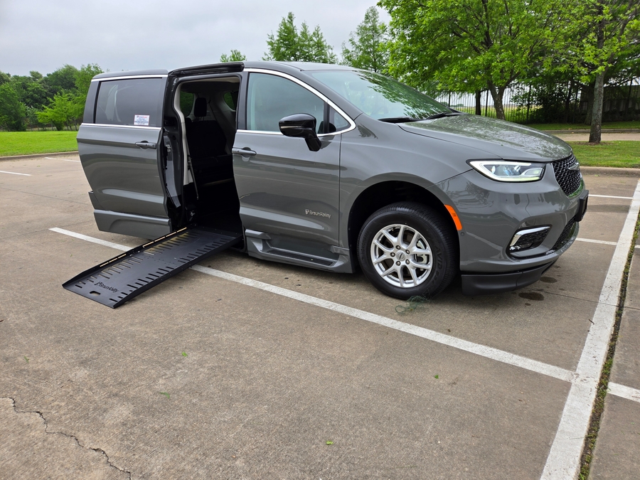 Used 2024 Chrysler Pacifica Touring L - BraunAbility Side Entry Entry Fold Out Automatic Ramp