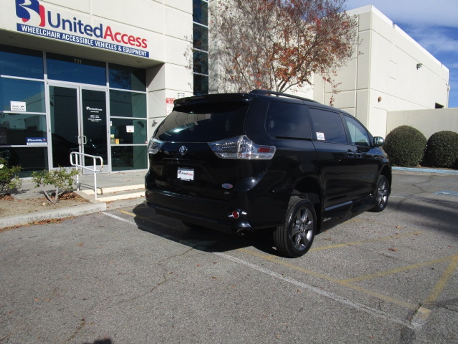 Used 2015 Toyota Sienna SE - VMI Side Entry Entry In Floor Automatic Ramp