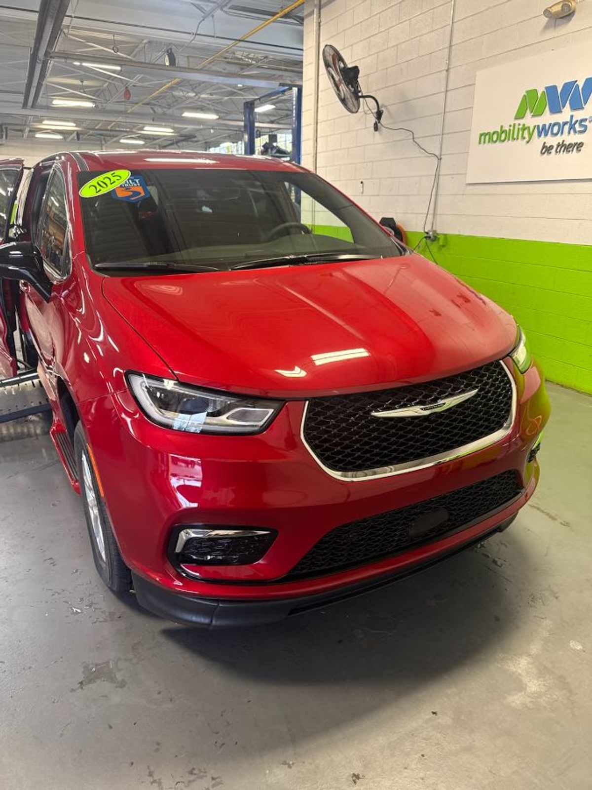 2025 CHRYSLER PACIFICA - Image 2