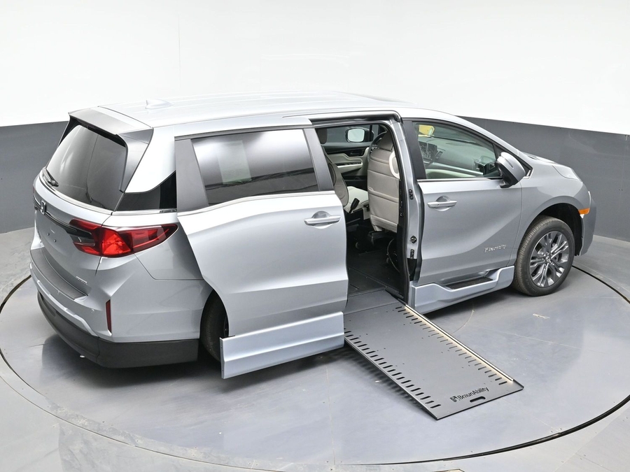 New 2026 Honda Odyssey Touring - BraunAbility Side Entry In Floor Automatic Ramp